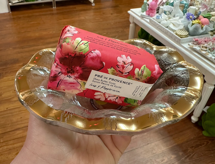 ANNIE GLASS RUFFLE SOAP DISH