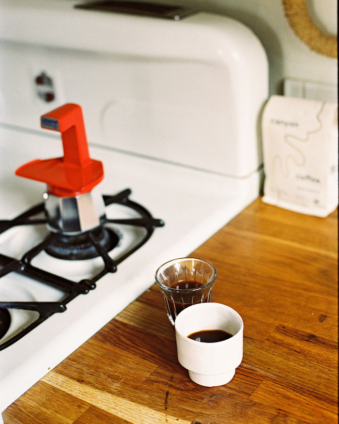 Lips Atelier Espresso Cup in White