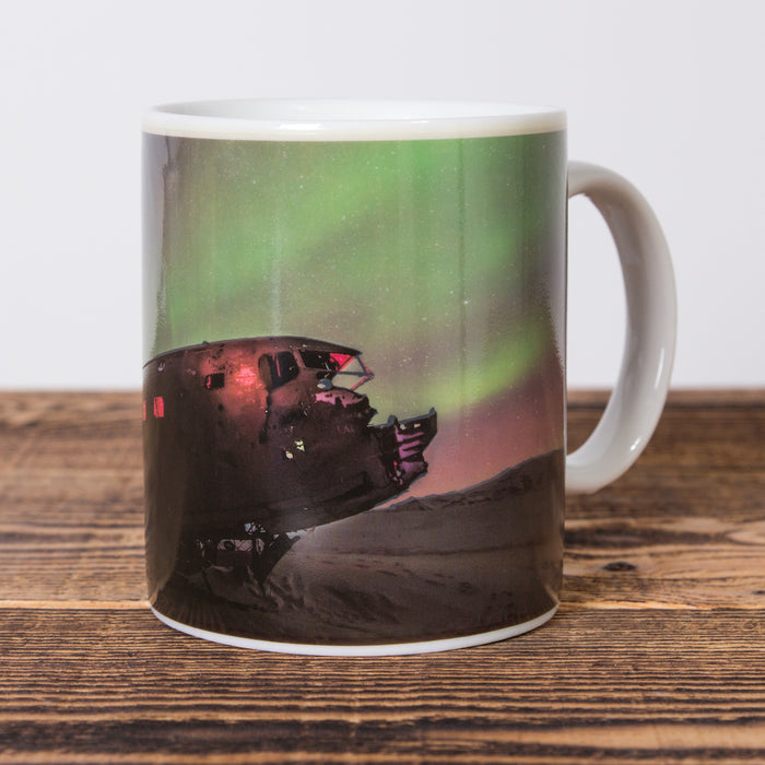 Northern Lights / Plane Wreck - Heat Change Mug - White - Idontspeakicelandic